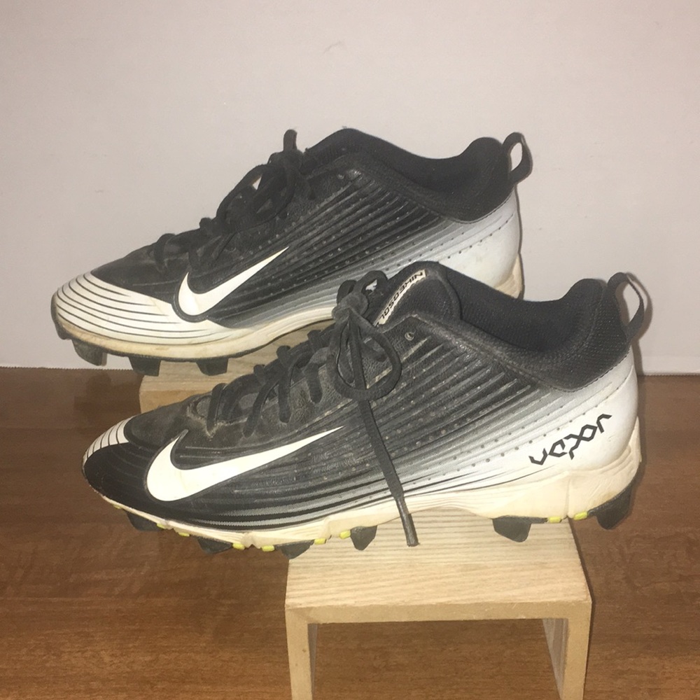 NIKE BSBL VAPOR CLEATS SIZE 6Y